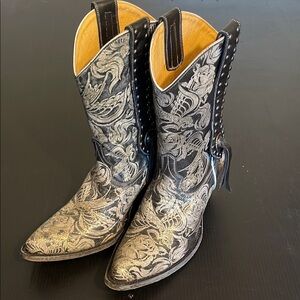 Elegant Black and Silver Western Boots